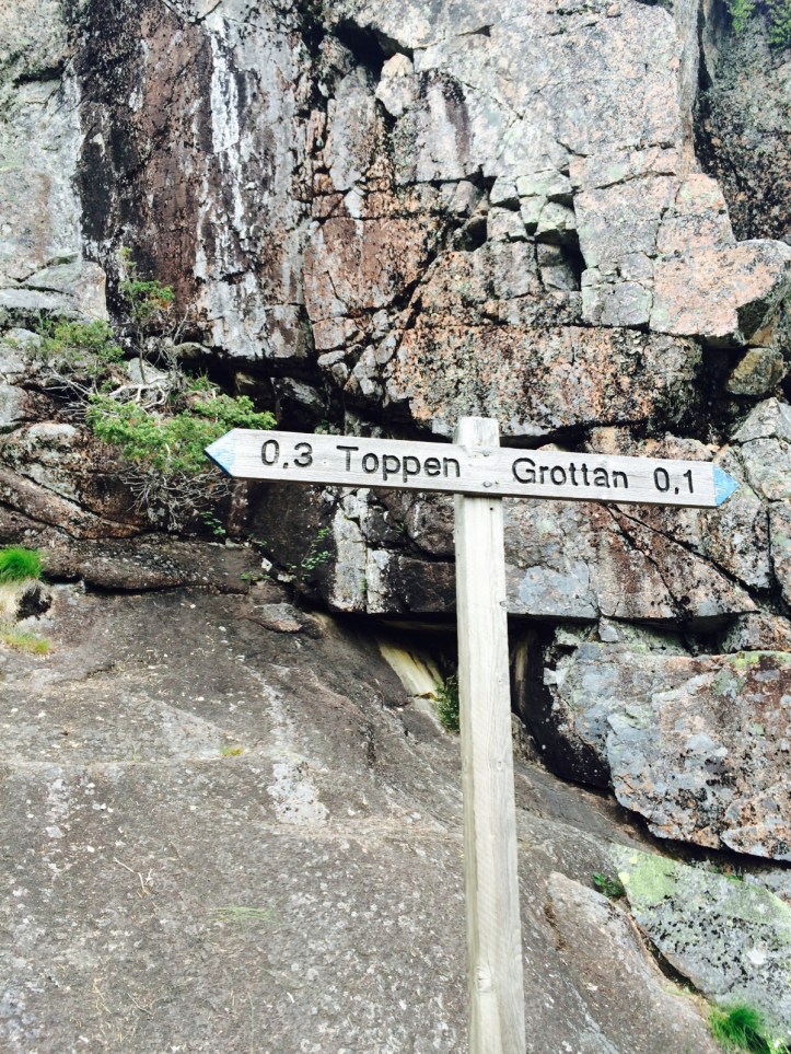 Skulebergetin luolan sijainti alas-ylös, lyhyt matka