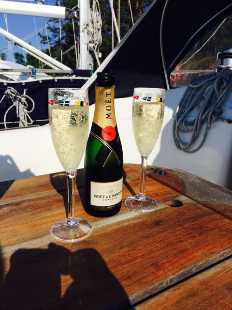 Jääkaapista löytyi kylmää samppanjaa