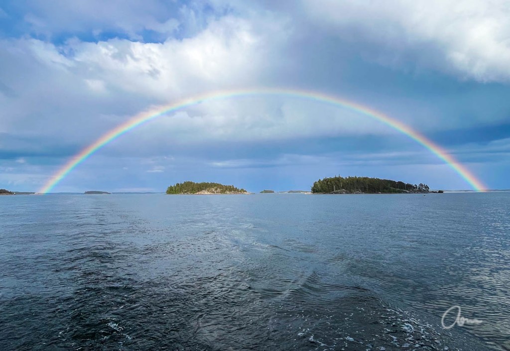Complete rainbow at sea