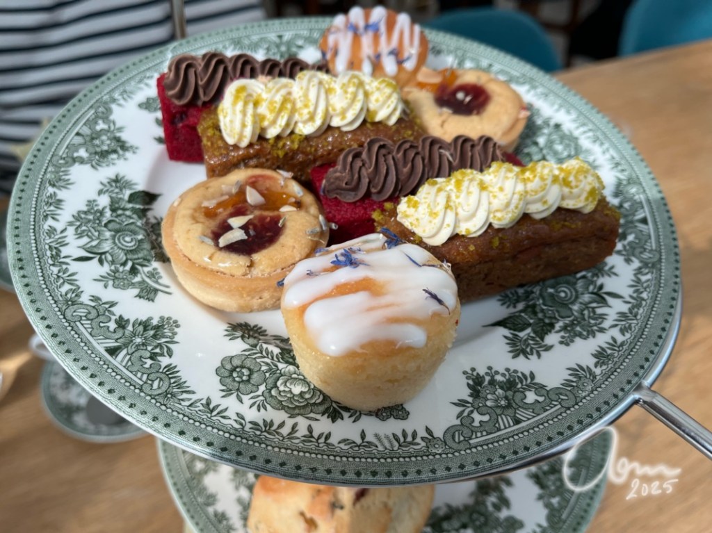 The sweet cookies of afternoon tea service